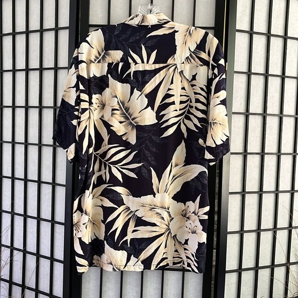 TORI RICHARD Casual Button Down Shirt - Picture 7 of 9